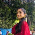 Swathi Sharma Instagram - Feeling blessed 🙏 #meenakshiammantemple @anandselvan10 @darsu_sundaram