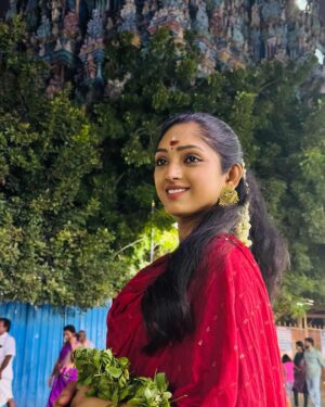 Swathi Sharma Instagram - Feeling blessed 🙏 
#meenakshiammantemple
@anandselvan10 @darsu_sundaram