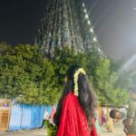 Swathi Sharma Instagram - Feeling blessed 🙏 #meenakshiammantemple @anandselvan10 @darsu_sundaram