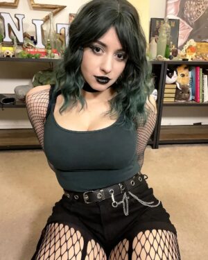 Sweet Anita Instagram - 18 DAYS OF GOTHMAS [DAY 13]