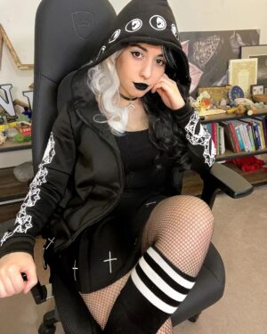 Sweet Anita Instagram - 18 DAYS OF GOTHMAS [DAY 11]