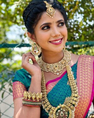 Swetha Khelge Instagram - Iniya Tamil Puttandu Nalvazhtakkal.❤️
Happy Tamil New Year everyone ❤️

Jewellery @jewelleryforrent_lotusbridal 

#swethakhelge #kannethireythonrinal #shakti #tamilnewyear #bridalwear #gratitude