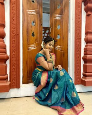 Swetha Khelge Instagram - Iniya Tamil Puttandu Nalvazhtakkal.❤️
Happy Tamil New Year everyone ❤️

Jewellery @jewelleryforrent_lotusbridal 

#swethakhelge #kannethireythonrinal #shakti #tamilnewyear #bridalwear #gratitude