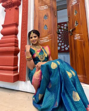 Swetha Khelge Instagram - Iniya Tamil Puttandu Nalvazhtakkal.❤️
Happy Tamil New Year everyone ❤️

Jewellery @jewelleryforrent_lotusbridal 

#swethakhelge #kannethireythonrinal #shakti #tamilnewyear #bridalwear #gratitude