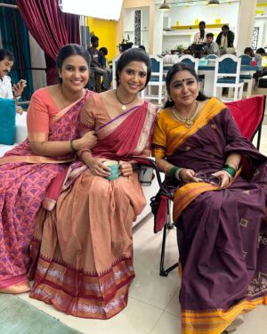 Swetha Khelge Instagram - Many more happy returns of the day ma'am.❤️
May god bless you with greater heights and bigger triumphs in life.🧿
Wishing you health and happiness always. 🤗

Thank you for being a great co-actor and guiding star of  #kannethireythonrinal
Love and respect ❤️🥰

#swethakhelge
#malavikaavinash #kalaignartv #kannethireythonrinal #shakti #rudra #motherdaughter #love #hugs #gratitude