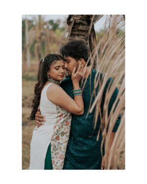 Swetha Khelge Instagram - Mehendi ready with my Maahi🧿❤️

#swethakhelge #shwefoundhermadmister #weddingphotography #mehendi #mehendioutfit #mehendiceremony #couplephotography #couplephotoshoot #lovestory #loveisintheair #gratitude #universe #humbling 

👗 @pvdesignerstudio 
💎 @chennai_jazz 
📸 @mohan_ankith_photography