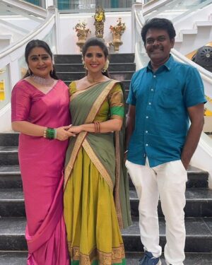 Swetha Khelge Instagram - Many more happy returns of the day ma'am.❤️
May god bless you with greater heights and bigger triumphs in life.🧿
Wishing you health and happiness always. 🤗

Thank you for being a great co-actor and guiding star of  #kannethireythonrinal
Love and respect ❤️🥰

#swethakhelge
#malavikaavinash #kalaignartv #kannethireythonrinal #shakti #rudra #motherdaughter #love #hugs #gratitude