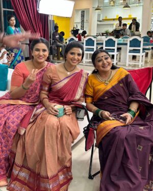 Swetha Khelge Instagram - Many more happy returns of the day ma'am.❤️
May god bless you with greater heights and bigger triumphs in life.🧿
Wishing you health and happiness always. 🤗

Thank you for being a great co-actor and guiding star of  #kannethireythonrinal
Love and respect ❤️🥰

#swethakhelge
#malavikaavinash #kalaignartv #kannethireythonrinal #shakti #rudra #motherdaughter #love #hugs #gratitude