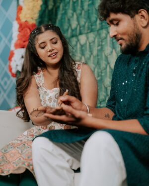 Swetha Khelge Instagram - Mehendi ready with my Maahi🧿❤️

#swethakhelge #shwefoundhermadmister #weddingphotography #mehendi #mehendioutfit #mehendiceremony #couplephotography #couplephotoshoot #lovestory #loveisintheair #gratitude #universe #humbling 

👗 @pvdesignerstudio 
💎 @chennai_jazz 
📸 @mohan_ankith_photography