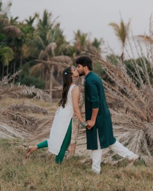 Swetha Khelge Instagram - Mehendi ready with my Maahi🧿❤️

#swethakhelge #shwefoundhermadmister #weddingphotography #mehendi #mehendioutfit #mehendiceremony #couplephotography #couplephotoshoot #lovestory #loveisintheair #gratitude #universe #humbling 

👗 @pvdesignerstudio 
💎 @chennai_jazz 
📸 @mohan_ankith_photography