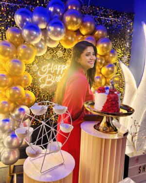 Swetha Khelge Instagram - Birthday dump!🥰💃🏼 
 
#swethakhelge #birthday #photodump #friends #fun #love #gratitude