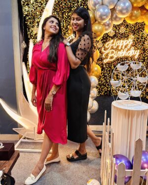 Swetha Khelge Instagram - Birthday dump!🥰💃🏼 
 
#swethakhelge #birthday #photodump #friends #fun #love #gratitude