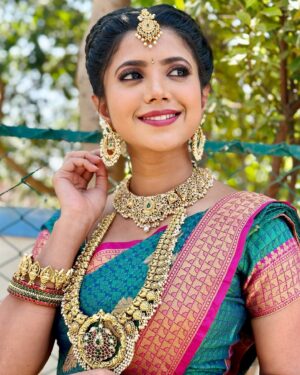 Swetha Khelge Instagram - Iniya Tamil Puttandu Nalvazhtakkal.❤️
Happy Tamil New Year everyone ❤️

Jewellery @jewelleryforrent_lotusbridal 

#swethakhelge #kannethireythonrinal #shakti #tamilnewyear #bridalwear #gratitude