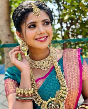 Swetha Khelge Instagram - Iniya Tamil Puttandu Nalvazhtakkal.❤️
Happy Tamil New Year everyone ❤️

Jewellery @jewelleryforrent_lotusbridal 

#swethakhelge #kannethireythonrinal #shakti #tamilnewyear #bridalwear #gratitude