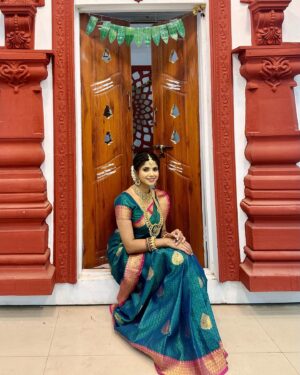 Swetha Khelge Instagram - Iniya Tamil Puttandu Nalvazhtakkal.❤️
Happy Tamil New Year everyone ❤️

Jewellery @jewelleryforrent_lotusbridal 

#swethakhelge #kannethireythonrinal #shakti #tamilnewyear #bridalwear #gratitude
