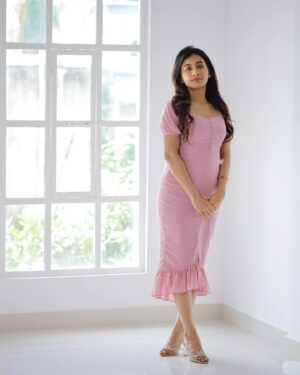 Swetha Venugopal Instagram - Goofing around reel shoots!! 🎀

🎥 @thatmadraskaran 
 
👗  @sindira_by_swethaindiran 

💄 @mua_aksharaasaravanan 

Hair @luckyjas_hairstylist 

Studio @studiojumbos