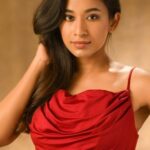Swetha Venugopal Instagram - Timeless beauty in a classic red Mua @noormakeup.sculpture #swethavenugopal #sathyaphotography