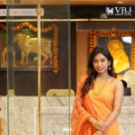 Swetha Venugopal Instagram – Here is how I celebrated Independence day! 

A visit to VBJ has filled my heart with immense joy & pride as I stand beside the majestic Sengol. It is a moment of sheer honor to learn that this masterpiece was crafted by Indian artisans back in 1947. 

This magnificent Sengol carries with it a rich legacy that resonates with historic transfer of power. This visit has truly been a journey through time, a glimpse into our past, and a reminder of the values that our nation holds dear.

#nammsengolnammperumai