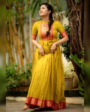 Swetha Venugopal Instagram - Ugadi subhakankshalu!✨
.
.
.

Artist - @swetha__venugopal
Costumes - @ivalinmabia
Photography - @camerasenthil
Makeup - @rinkymakeup_artist
Hair - @mani_stylist_
Shoot organised by @rrajeshananda

#swethavenugopal  #photography #photoshoot #kollywood #tamil #cinema
