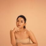 Swetha Venugopal Instagram – Stay gold✨

Shot by @prachuprashanth 
MUAH @noormakeup_mehndi