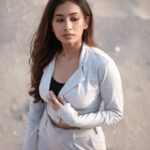 Swetha Venugopal Instagram - 𝔄𝔯𝔦𝔡 𝔤𝔬𝔩𝔡🏜️ Shot by @vijayfredrick_secrets