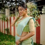 Swetha Venugopal Instagram - புலராத காலைதனிலே நிலவோடு பேசும் மழையில் நனையாத நிழலை போலே... I’ve always wanted to shoot a proper bridal look but didn’t plan any time soon on doing it, thanks to @mua_aksharaasaravanan ❤️ for hearing this, taking this forward and curating this absolutely beautiful look according to me and also the super talented @thatmadraskaran for these beautiful pictures. 🫶