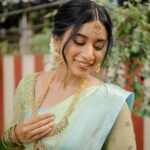Swetha Venugopal Instagram - புலராத காலைதனிலே நிலவோடு பேசும் மழையில் நனையாத நிழலை போலே... I’ve always wanted to shoot a proper bridal look but didn’t plan any time soon on doing it, thanks to @mua_aksharaasaravanan ❤️ for hearing this, taking this forward and curating this absolutely beautiful look according to me and also the super talented @thatmadraskaran for these beautiful pictures. 🫶