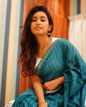 Swetha Venugopal Instagram - Elegance in every shade of blue

Shot by @frames_arw 
Earrings @thegarnet.in