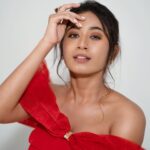 Swetha Venugopal Instagram - Your secrets are safe with me!❤️ Shot by the extremely talented @arockiya_amalan_jr_films Outfit @zarikas_designhouze MUA @kavipriya_mua Asst @kugh.ann
