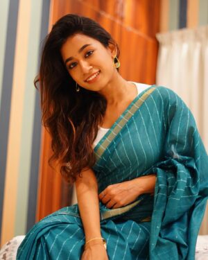 Swetha Venugopal Instagram - Elegance in every shade of blue

Shot by @frames_arw 
Earrings @thegarnet.in