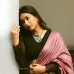 Swetha Venugopal Instagram – Elegance of yesteryear, today

Shot by @nishita_rj 
In frame @swetha__venugopal 
Saree @karthikeya.the.angadi 
Location @coffeetrotterofficial