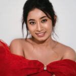 Swetha Venugopal Instagram – Let me be your valentine 💌 

Shot by the extremely talented @arockiya_amalan_jr_films 
Outfit @zarikas_designhouze 
MUA @kavipriya_mua 
Asst @kugh.ann
