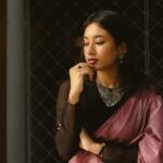 Swetha Venugopal Instagram – Elegance of yesteryear, today

Shot by @nishita_rj 
In frame @swetha__venugopal 
Saree @karthikeya.the.angadi 
Location @coffeetrotterofficial