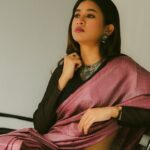 Swetha Venugopal Instagram – Elegance of yesteryear, today

Shot by @nishita_rj 
In frame @swetha__venugopal 
Saree @karthikeya.the.angadi 
Location @coffeetrotterofficial