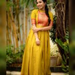Swetha Venugopal Instagram – Days like these!

.
.
.

Artist – @swetha__venugopal
Costumes – @ivalinmabia
Photography – @camerasenthil
Makeup – @rinkymakeup_artist
Hair – @mani_stylist_
Shoot organised by @rrajeshananda
