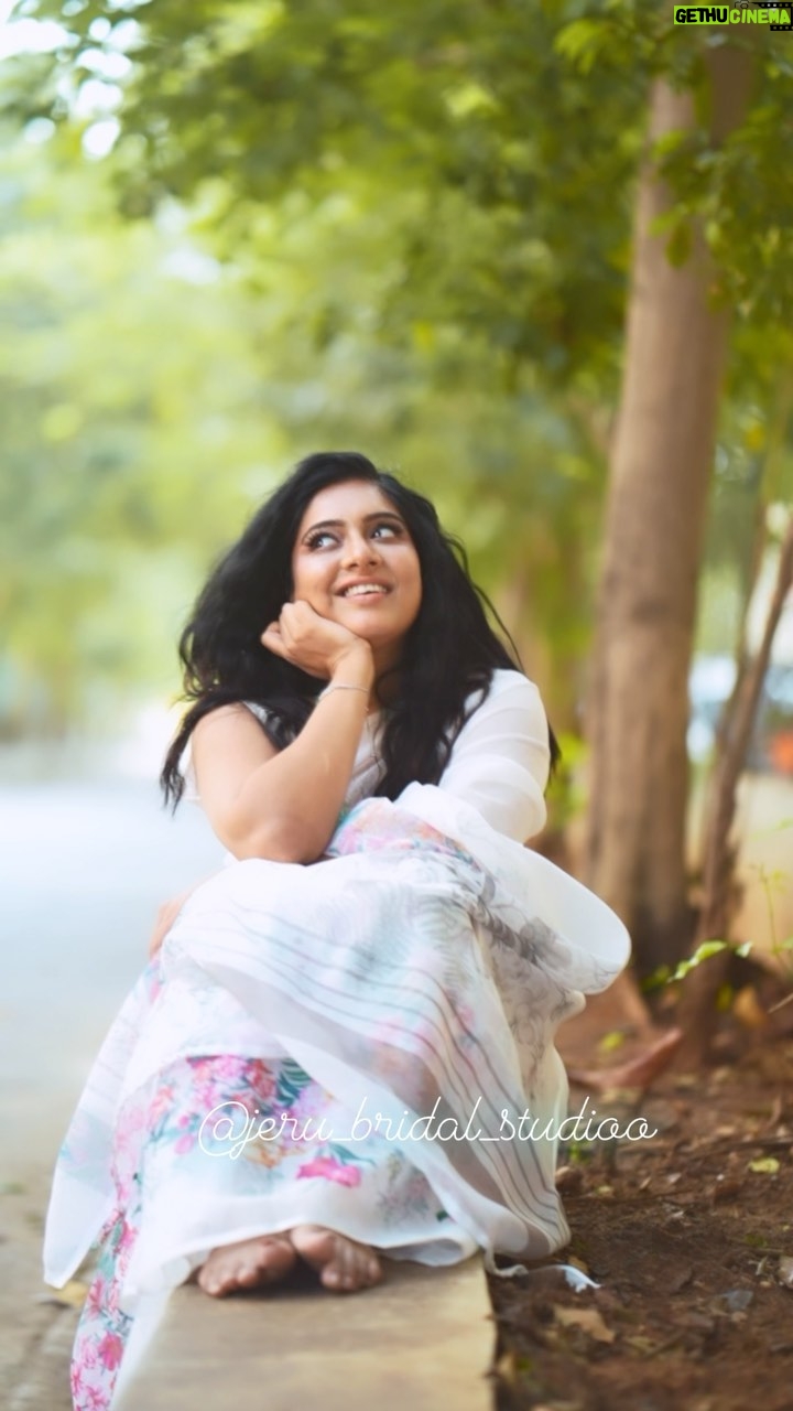 Syamantha Kiran Instagram - Happy Bhogi 🫰Flame your past in Bhogi and welcome the new year with hope. May the season of harvest bring out the best in us ❤️. May the Sun God bless us with good health, wealth and prosperity. Happy Pongal all 💜 Actress @syamantha.kiran Makeup Artist @jeru_bridal_studioo Hairstylist @shadesofyourdream Photographer @xposurestudio.in Outfit @sesha_bridalwear @varshini_sareez Jewellery @hiranmayi_chennai Nail extensions @jeru_bridal_studioo