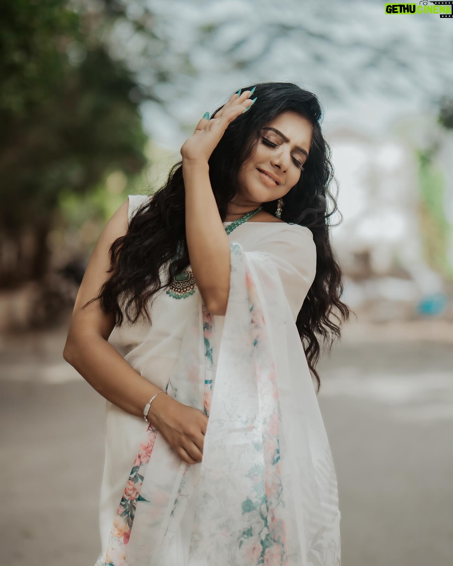 Syamantha Kiran Instagram - Happy Bhogi 🫰Flame your past in Bhogi and welcome the new year with hope. May the season of harvest bring out the best in us ❤️. May the Sun God bless us with good health, wealth and prosperity. Happy Pongal all 💜 Makeup Artist @jeru_bridal_studioo Hairstylist @shadesofyourdream Photographer @xposurestudio.in Outfit @sesha_bridalwear Jewellery @hiranmayi_chennai