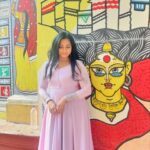 Syamantha Kiran Instagram - Street art on these lanes ,ramratanbose lane in Kolkatta! It was a quite a trek from our stay, but was worth it❤️ #shyambazar #ramratanboselane #paintedwalls #streetart #wallpaintingskolkata