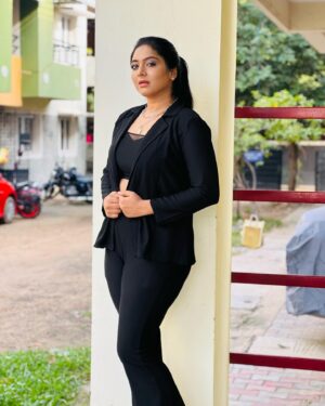 Syamantha Kiran Instagram - Vibe check! 

#syamanthakiran #blackcoordset #blackoutfit #vibecheck #ootdfashion
