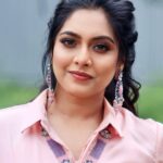 Syamantha Kiran Instagram - ✌️🤞🙃 Makeup; @sangeethamakeoverartistry Jewels; @new_ideas_fashions photograph; @shiva_anand_makeup_artist Outfit @stitch_vyshnavee_sarath