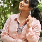 Syamantha Kiran Instagram - ✌️🤞🙃 Makeup; @sangeethamakeoverartistry Jewels; @new_ideas_fashions photograph; @shiva_anand_makeup_artist Outfit @stitch_vyshnavee_sarath