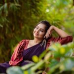 Syamantha Kiran Instagram - If want the rainbow 🌈, bear with the rain 🌧️ Makeup Artist @jeru_bridal_studioo Hairstylist @shadesofyourdream Photographer @xposurestudio.in Outfit @sesha_bridalwear Nail extensions @jeru_bridal_studioo #saree #photoshoot #photoshootideas #photoshootposes