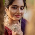 Syamantha Kiran Instagram - If want the rainbow 🌈, bear with the rain 🌧️ Makeup Artist @jeru_bridal_studioo Hairstylist @shadesofyourdream Photographer @xposurestudio.in Outfit @sesha_bridalwear Nail extensions @jeru_bridal_studioo #saree #photoshoot #photoshootideas #photoshootposes