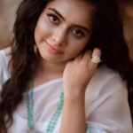Syamantha Kiran Instagram - Flawless floral! #makeuplook #floral #floralsaree #whitesaree