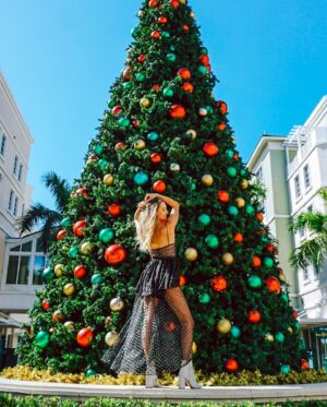 Sydney Bakich Instagram - HAPPY NEW YEAR 🎉

#2022… let’s do this. ❤️‍🔥