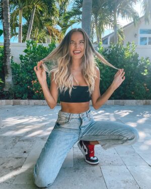 Sydney Bakich Instagram - Never getting over you…

Me to my hair 😜

Basically live in my @wickedrootshair extensions in color ✨butter ombre✨

They just launched their new site so check them out at wickedrootshair.com and use my code SYDNEYBAKICH10 to get an extra 10% off 😉
#wickedrootsambassador #wickedrootsfam #sponsored