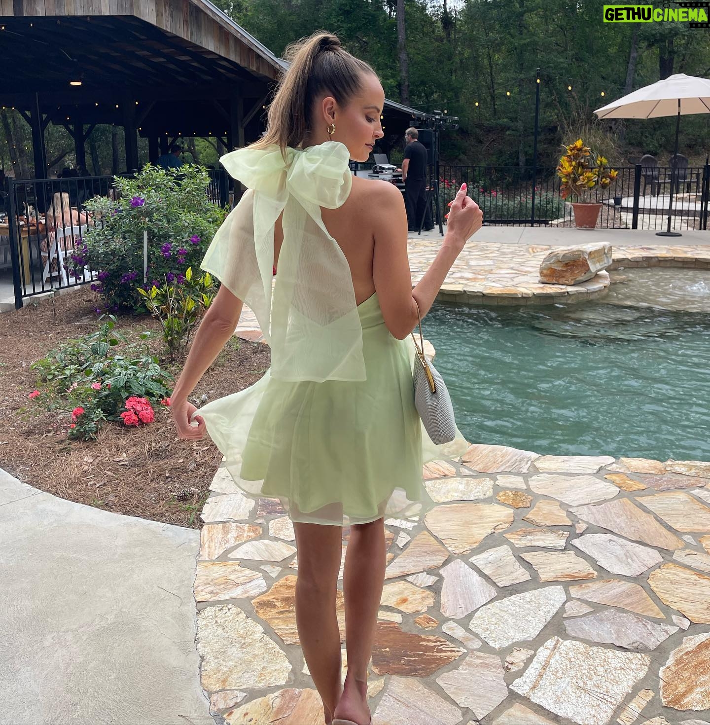 Sydney Bakich - 1.7K Likes - it’s giving tinker bell 🧚🏼 also I’m a great wedding date just sayin