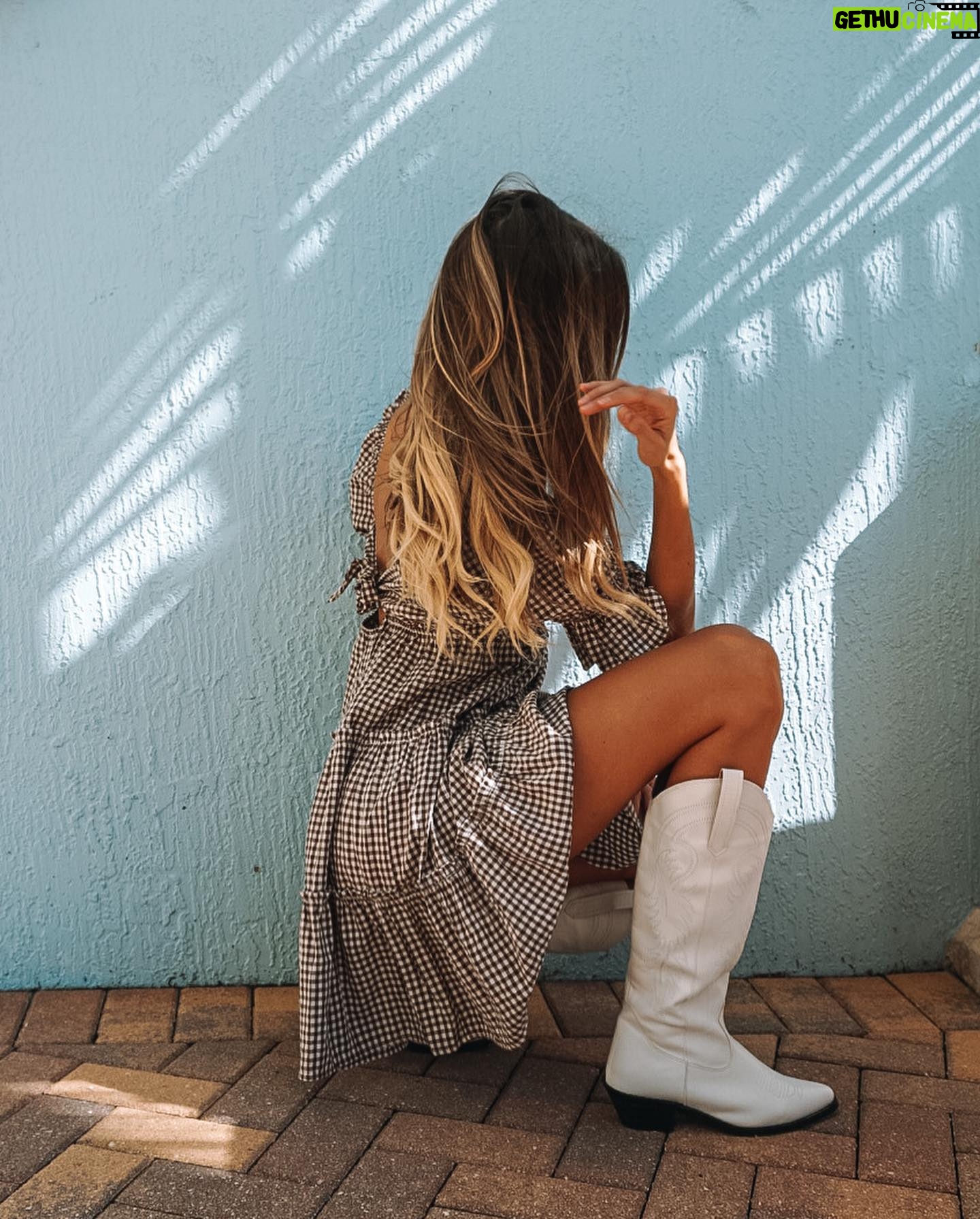 Sydney Bakich - 2.2K Likes - All smiles for the weekend 💕
And for these locks… 😏✨ @wickedrootshair there are a few days left of the Wicked Roots Valentines Sale, with 20% off sitewide and a fashion tape gift with all orders over $25, don’t miss out 💞 #wickedrootsfam #sponsored #wickedrootsambassador