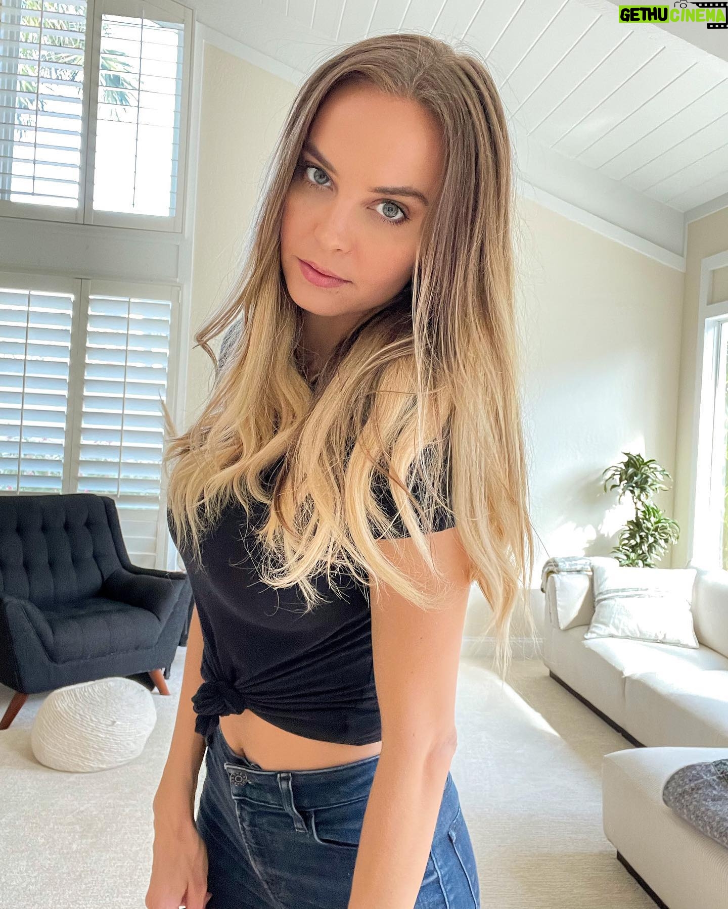 Sydney Bakich - 2.5K Likes - Golden hour, golden hair ✨
@wickedrootshair always 🥰✨they also extended their holiday gift promo- so check out the site and use my code: Sydneybakich10 ❤️🔥
#wickedrootsfam #wickedrootsambassador #sponsored