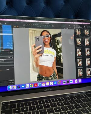 Sydney Martin Instagram - work flowww @sheinofficial 📸🥰🤳🏽🫧😎🍵

#modellife #fashionphotography #SHEINstyle #photoshoot #fashionmodel #behindthescenes #digitalcreator